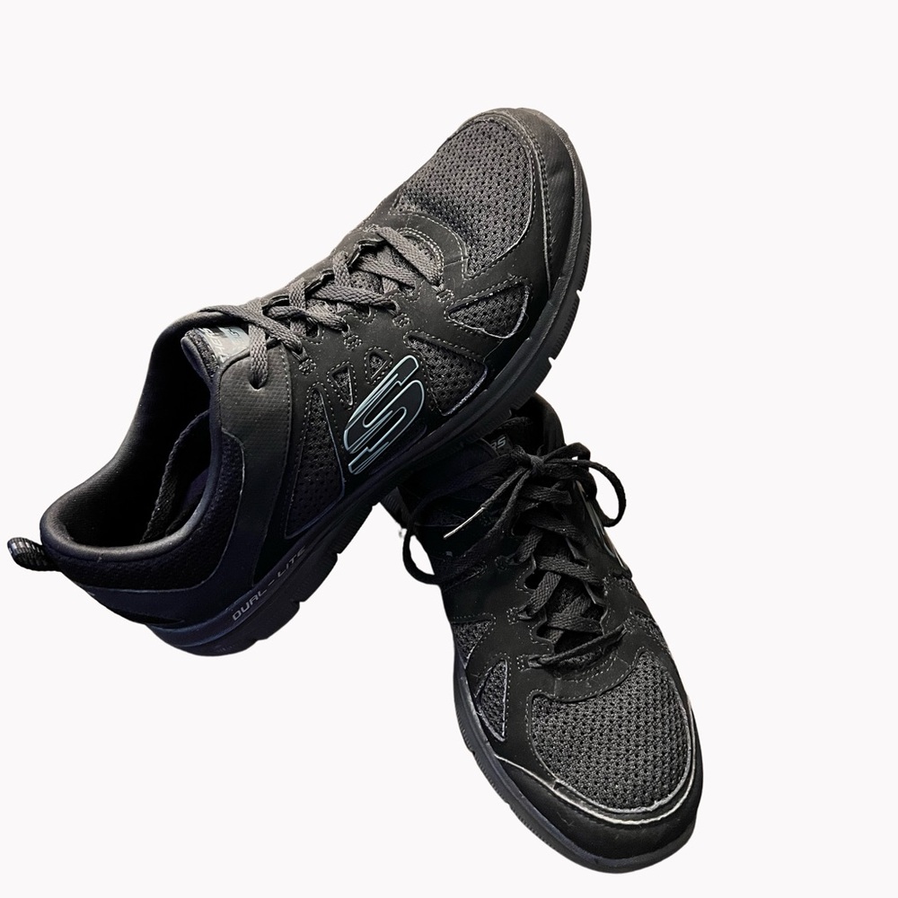 Skechers Lite Weight Running Shoe with memory foam women’s size 9